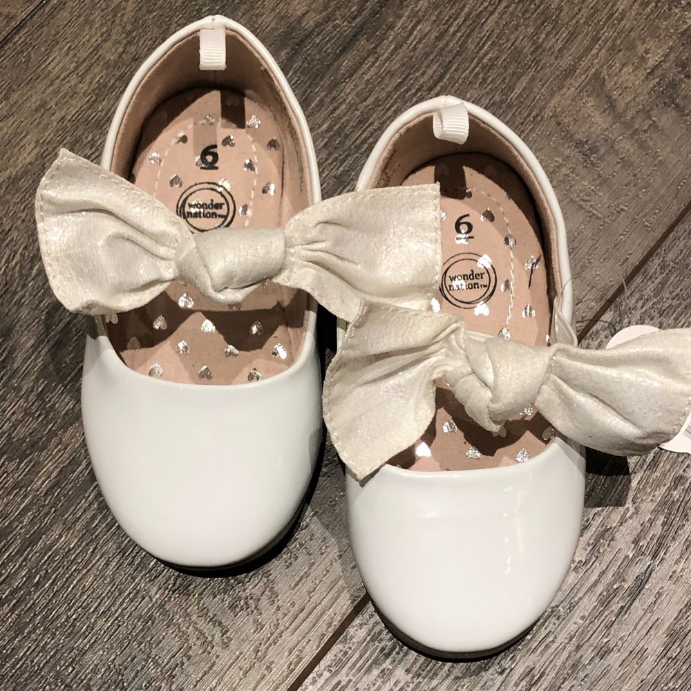 NWT White patent shoes size 6